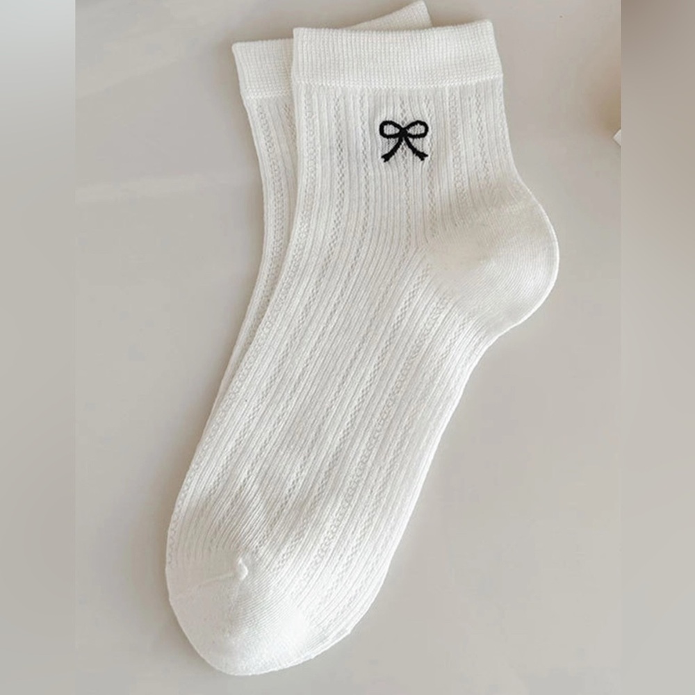 White Ribbed Socks with Bow Accent
